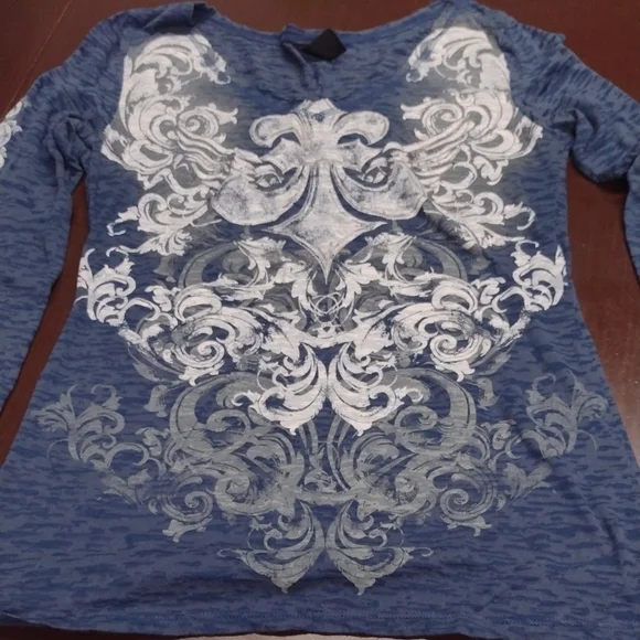 Blue and White Y2K Graphic Blouse with Ornate Design - Picture 8 of 8